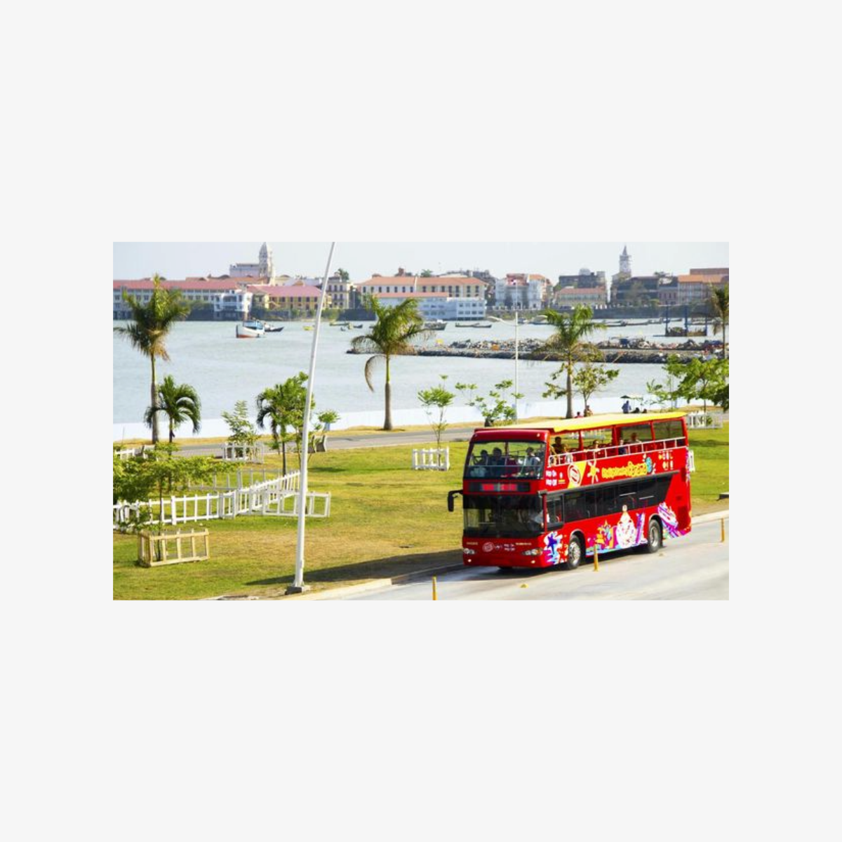 hop-on-hop-off-bus-tour-of-panama-city.png